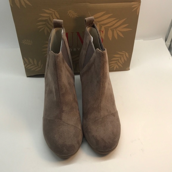 Dunes Women's Zoey Wedge Bootie +Wide Width Size 9M - Picture 5 of 9